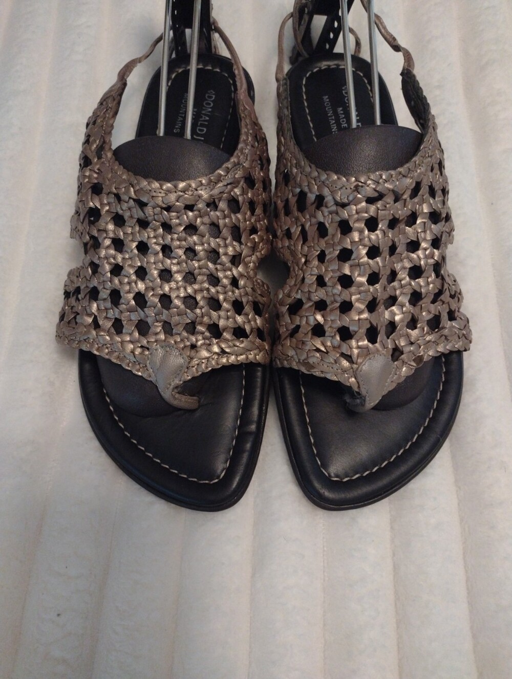 Donald J Pliner Women 7.5 Garyn Woven Metallic Gold Sandals Back Ankle Tie Italy